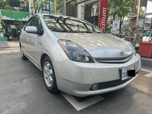 Prius 07 ពាក់កណ្តាលហ្វូលព៌ណប្រាក់ធានាឡានស្អាតអត់ដូរពណ៌អត់កាត់តឡានស្អាត