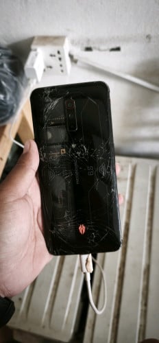 Red magic 6s pro ខូចអេក្រង់លក់