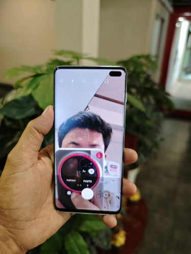 Samsung S10+ 8g/128g_Korea(វៃដូរបាន)👉$135