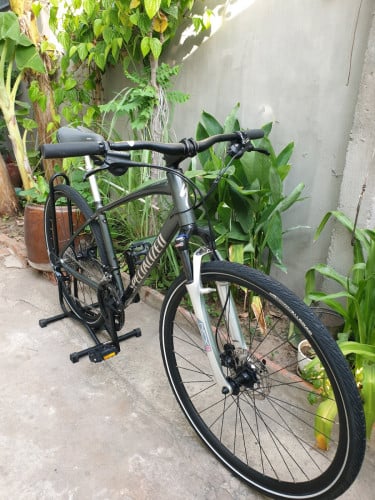 Specialized Sirrus សាយS/700c