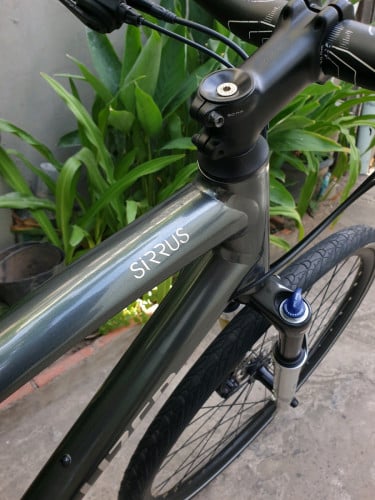 Specialized Sirrus សាយS/700c