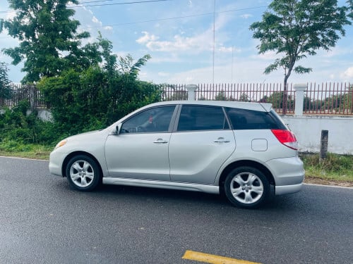 Toyota Matrix 03 ABS បើកដំបូល ឡានស្អាត ទឹកថ្នាំស្អាត