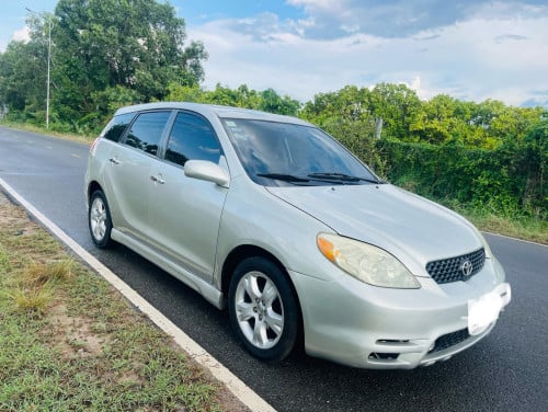 Toyota Matrix 03 ABS បើកដំបូល ឡានស្អាត ទឹកថ្នាំស្អាត