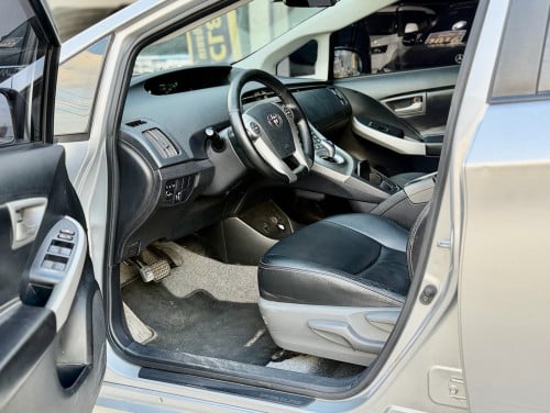Toyota Prius 2012 Option 2