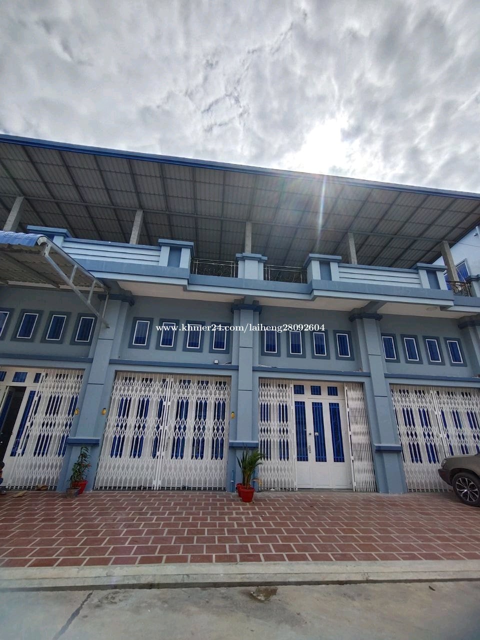 ផ្ទះថ្មីស្អាតពីបុរីផ្ទាល់