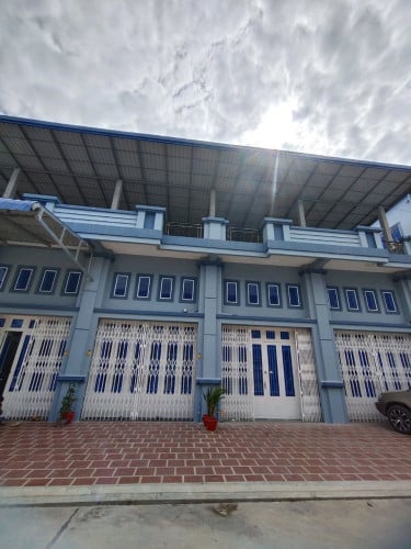 ផ្ទះថ្មីស្អាតពីបុរីផ្ទាល់