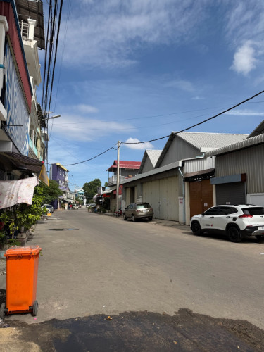 ឃ្លាំងសំរាប់ជួល