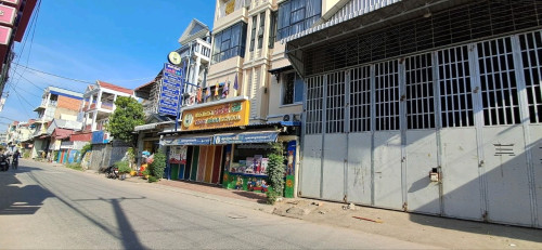 ឃ្លាំងជួល ៖ សង្កាត់ចោមចៅ, ខណ្ឌពោធិ៍សែនជ័យ, រាជធានីភ្នំពេញ (ក្រោយព្រលាន)