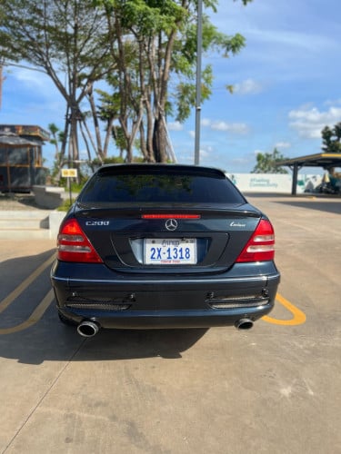 ឡានស្អាតសុំណុំ