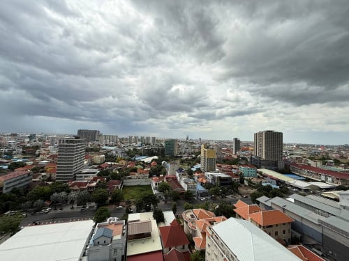 𝐅𝐨𝐫 𝐑𝐞𝐧𝐭:  3-Bedroom Apartment – Toul Kork Area