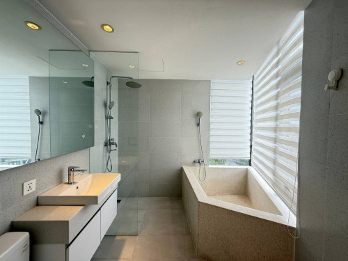 𝐅𝐨𝐫 𝐑𝐞𝐧𝐭: 3-Bedroom Apartment – Toul Kork Area