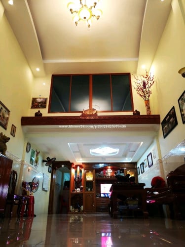 ផ្ទះស្អាត 4,2mx16m សល់ខាងមុខជិត៥ម៉ែត្រ(ខាងលើមានដំបូល+បណ្តុះសរសរស្រាប់)