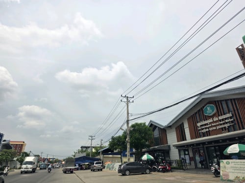 ផ្ទះស្អាត 4,2mx16m សល់ខាងមុខជិត៥ម៉ែត្រ(ខាងលើមានដំបូល+បណ្តុះសរសរស្រាប់)