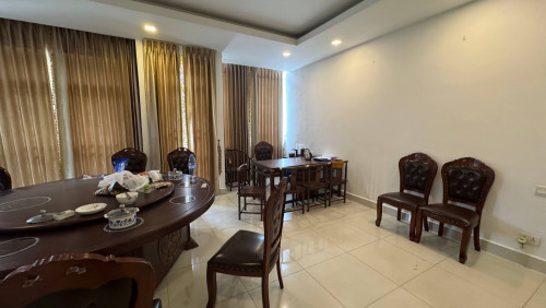 វិឡាភ្លោះជួល ចុះពី ផ្លូវហាណូយ 500m $150