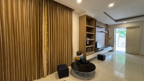 វិឡាភ្លោះជួល ចុះពី ផ្លូវហាណូយ 500m $150