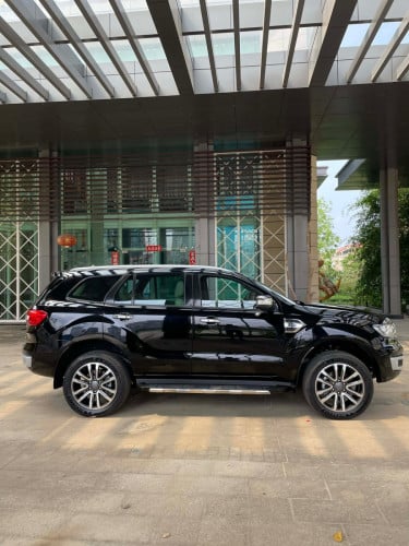 ឡានលក់Ford  Everest ឆ្នាំ2018ឡានថ្មីថ្នាំសុីនមួយជុំ70000kmលក់32500$