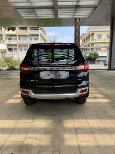 ឡានលក់Ford  Everest ឆ្នាំ2018ឡានថ្មីថ្នាំសុីនមួយជុំ70000kmលក់32500$