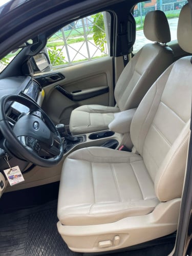 ឡានលក់Ford  Everest ឆ្នាំ2018ឡានថ្មីថ្នាំសុីនមួយជុំ70000kmលក់32500$