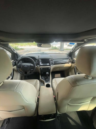 ឡានលក់ford Everest ឆ្នាំ2018ប្រភេទឡានថ្មីដាច់fullលក់32800$