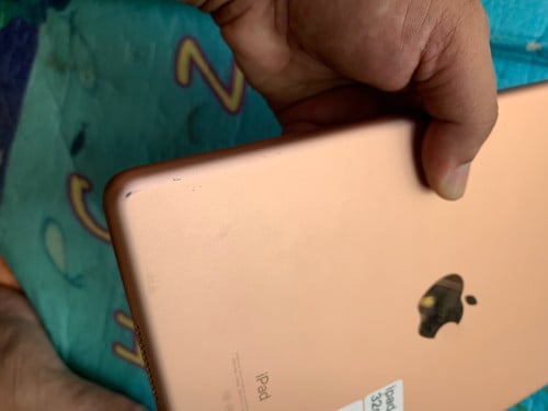 លក់iPad6 Wi-Fi 32G rose gold like new