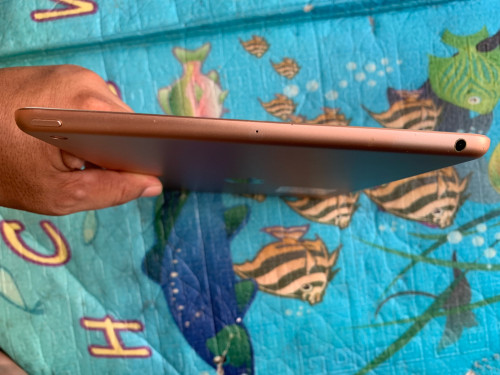លក់iPad6 Wi-Fi 32G rose gold like new