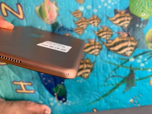 លក់iPad6 Wi-Fi 32G rose gold like new