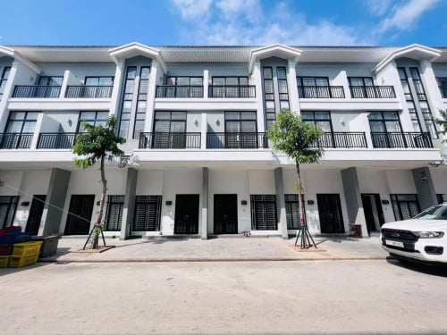 វិឡាកូនកាត់សម្រាប់ជួល | Link house LV For Rent