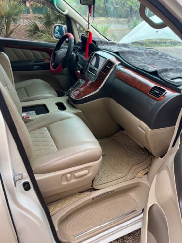 ឡានលក់ Toyota Alphard 05 6 ម៉ាសឍ៊ីន ប៉ុង1 មានហ្គាសស្រាប់