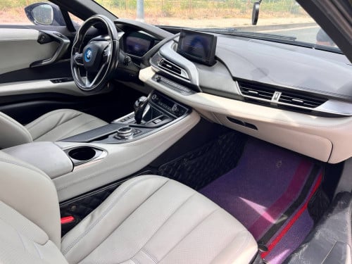 មានក្នុងស្តុកស្រាប់🚘𝐁𝐌𝐖 𝐢𝟖 ឆ្នាំ𝟎𝟏𝟒 ពណ៌ស សំបកថ្មី𝟒គ្រាប់