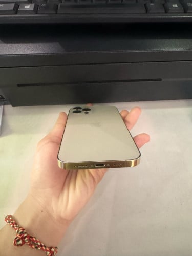iPhone 12 Pro ប្រើផ្ទាល់