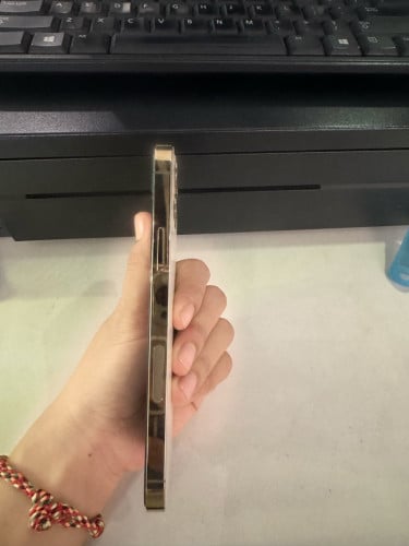 iPhone 12 Pro ប្រើផ្ទាល់