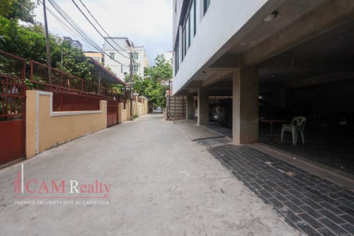 48 Rooms Hotel Building For Rent in Tonle Basak