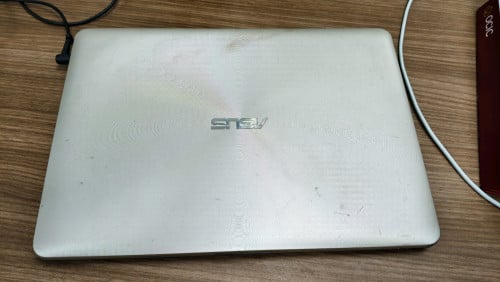 ASUS VivoBook 14 A442UA
