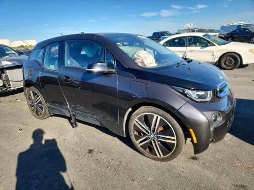 BMW i3 2015 កាត់លក់ជាគ្រឿងបន្លាស់