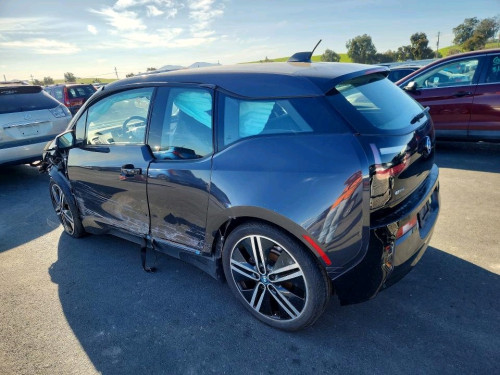 BMW i3 2015 កាត់លក់ជាគ្រឿងបន្លាស់