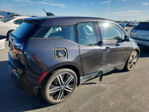 BMW i3 2015 កាត់លក់ជាគ្រឿងបន្លាស់
