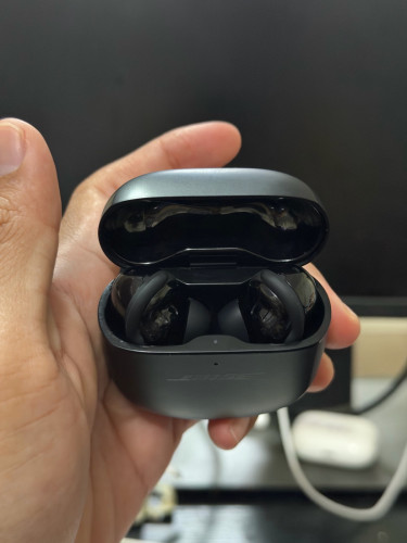 Bose Quietcomfort Ultra Earbuds Black 98% ស្នាមគ្រាប់បន្តិច