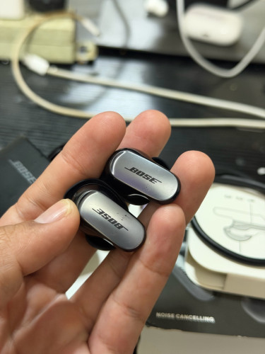 Bose Quietcomfort Ultra Earbuds Black 98%​ ស្នាមសឹកគ្រាប់បន្តិច