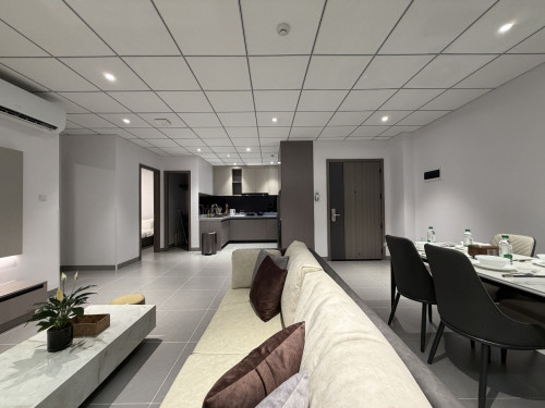 Chic 2 King Beds near Aeon Mall Sensok - 5 min [家具齐全的公寓] [가구가 완비된 아파트]