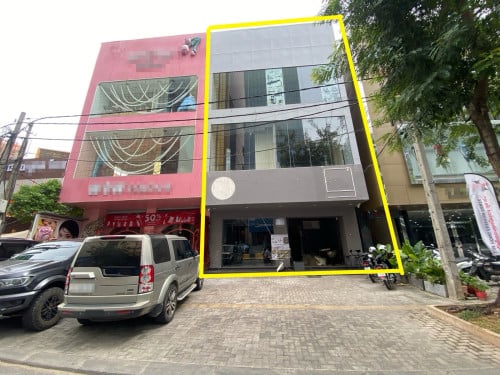 Commercial Showroom For Rent Near Independent monument