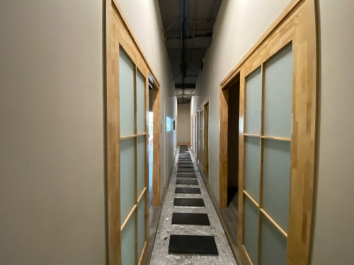 Commercial Showroom For Rent Near Independent monument