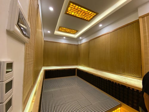 Commercial Showroom For Rent Near Independent monument