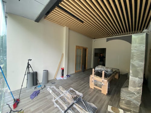 Commercial Showroom For Rent Near Independent monument