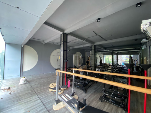Commercial Showroom For Rent Near Independent monument