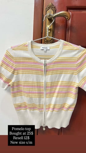 លក់អាវ $3-Cute tops in great condition 💯👚📥 $3 up