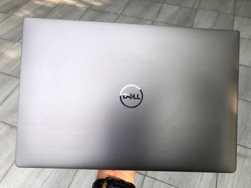 Dell latitude 7490 touch screen  ស្អាត 95 %  (250$)