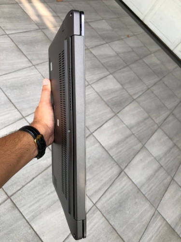 Dell latitude 7490 touch screen  ស្អាត 95 %  (250$)