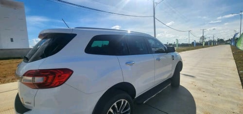 Everest titanium full option 32000$