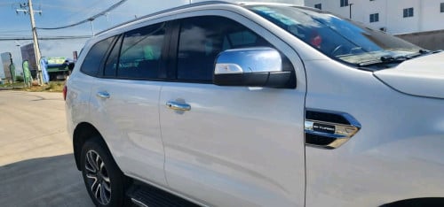 Everest titanium full option 32000$
