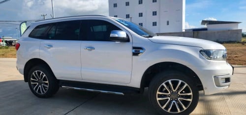 Everest titanium full option 32000$